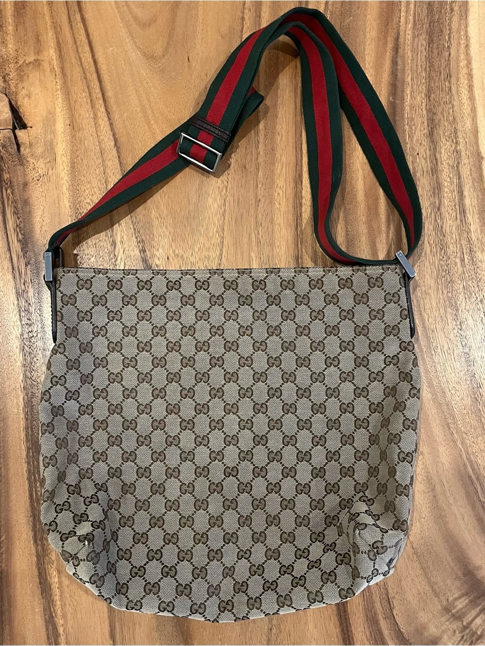 Gucci Brown GG Supreme Canvas Messenger Tote with Green and Red Web Detail - Picture 4 of 13